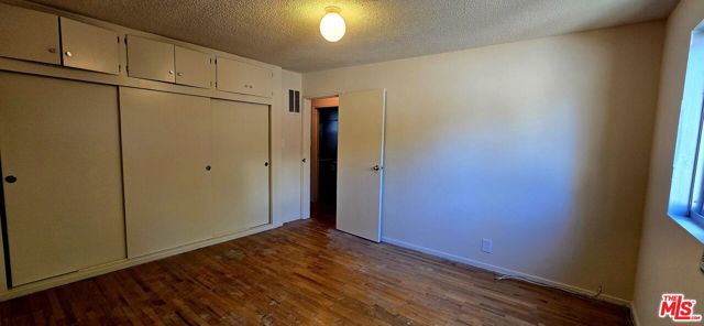 1433 N Martel Avenue, Los Angeles CA: https://media.crmls.org/mediaz/787bc09e-1e49-414b-82d8-545455e5f289.jpg