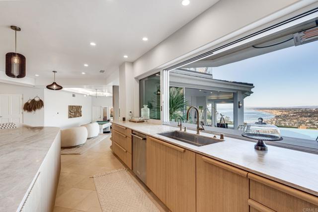 Detail Gallery Image 9 of 75 For 1904 via Casa Alta, La Jolla,  CA 92037 - 7 Beds | 7/2 Baths