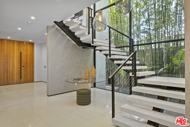 428 N La Jolla Avenue, Los Angeles CA: https://media.crmls.org/mediaz/787c8cd7-addb-4f30-a468-ace799fcc2df.jpg