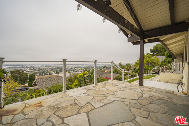 24880 Via Valmonte, Torrance CA: https://media.crmls.org/mediaz/787d2226-1f90-4744-bd38-65e3a644ff83.jpg