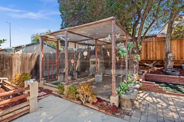 1031 Trinity Drive, Hollister CA: https://media.crmls.org/mediaz/787d506b-80d3-4ed5-aa47-12f37a69c97b.jpg