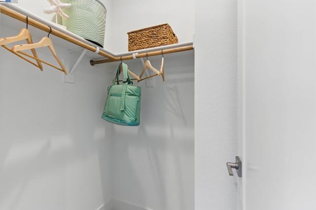 1937 Grand Street, Alameda CA: https://media.crmls.org/mediaz/787da94a-df7a-41fc-aac2-20c42652be03.jpg