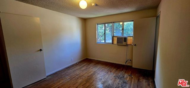 1433 N Martel Avenue, Los Angeles CA: https://media.crmls.org/mediaz/787dcd9c-397a-4260-aa02-abcefa5d90fd.jpg