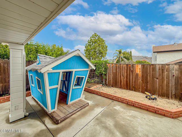 3307 Rainbow Creek Circle, Thousand Oaks CA: https://media.crmls.org/mediaz/787e2084-a054-4e2e-9eee-3a11c787572b.jpg