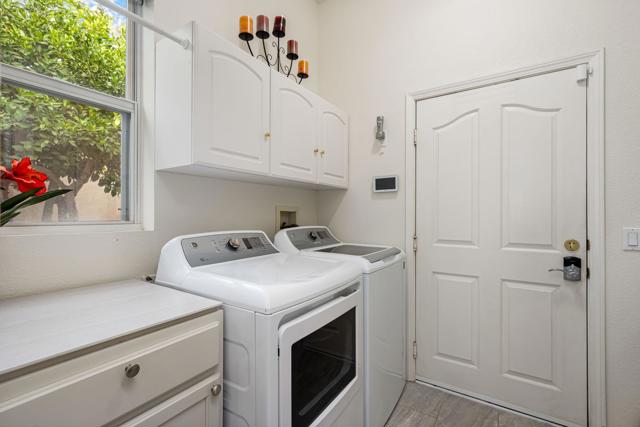 44580 S Heritage Palms Drive, Indio CA: https://media.crmls.org/mediaz/787e3334-9187-4f45-ab43-733dd0428fa9.jpg