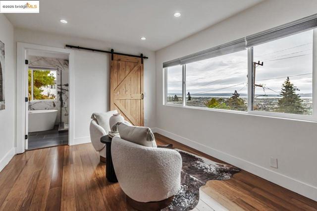 7900 Michigan Ave, Oakland CA: https://media.crmls.org/mediaz/787e3386-cc0c-46cb-93f7-e06878d90704.jpg