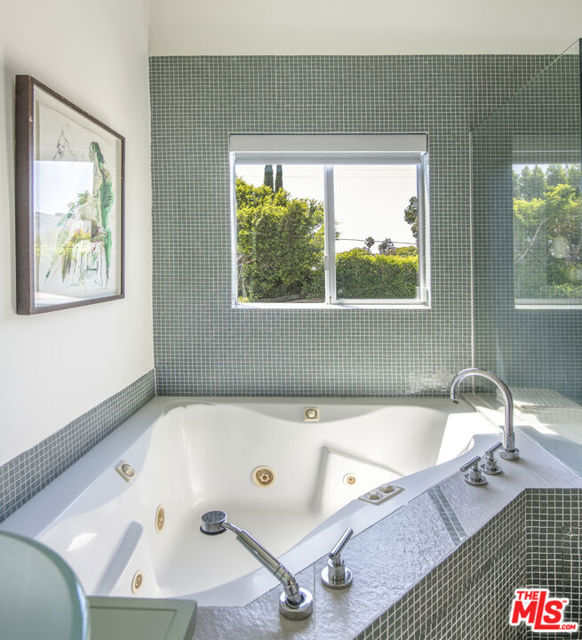 4947 Varna Avenue, Sherman Oaks CA: https://media.crmls.org/mediaz/787e4e96-f133-404f-9c3a-691f3b852d65.jpg