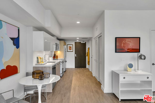 2801 Sunset Place, Los Angeles CA: https://media.crmls.org/mediaz/787efb50-c572-4253-9c9f-d8fe95f0c8f2.jpg