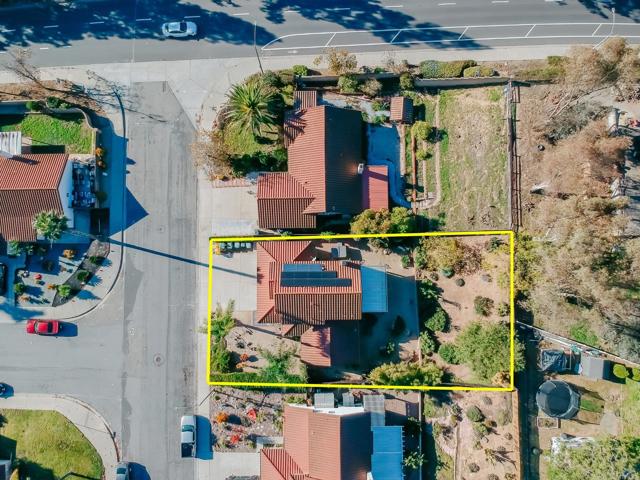 1715 Las Palmas Lane, Escondido CA: https://media.crmls.org/mediaz/787f0dea-386a-4cef-951a-2db8229519f7.jpg