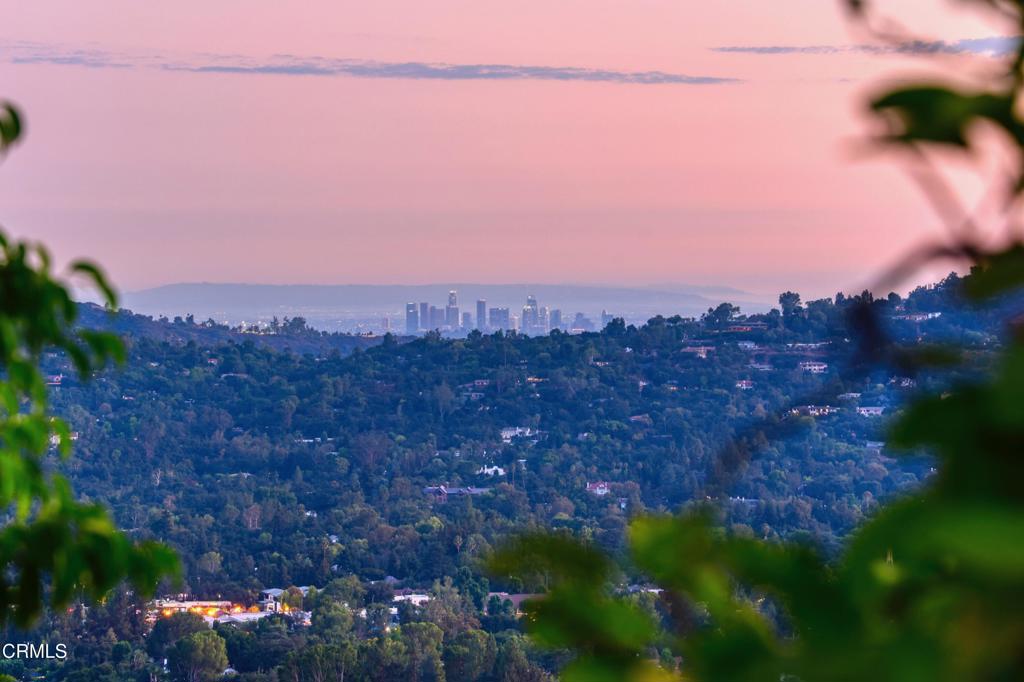 https://media.crmls.org/mediaz/787f3743-7652-49cc-9180-65743ab6bef2.jpg?preset=X-Large