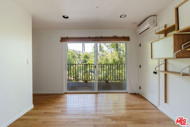 2344 Sunset Heights Drive, Los Angeles CA: https://media.crmls.org/mediaz/787f4546-ae8a-469d-9a90-5a67d4cf7bfa.jpg