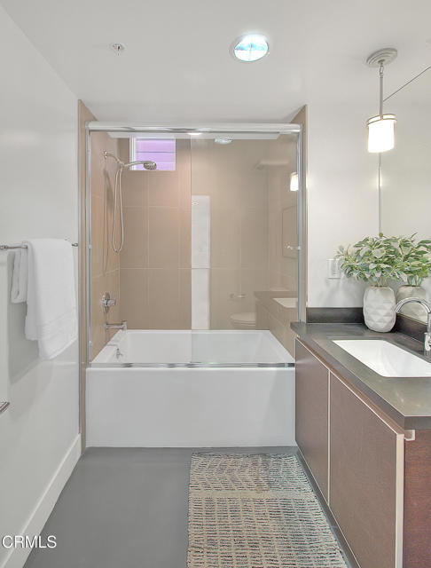 Detail Gallery Image 2 of 56 For 133 S Los Robles Ave #205,  Pasadena,  CA 91101 - 2 Beds | 2 Baths