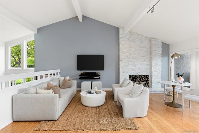 5719 Caminito Norte, La Jolla CA: https://media.crmls.org/mediaz/787feb7b-0f54-4db8-a0df-2e2f415d1b27.jpg