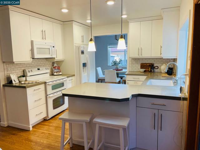 847 Maison Way, Richmond CA: https://media.crmls.org/mediaz/78801b45-973d-45af-9de2-610e2445d32d.jpg