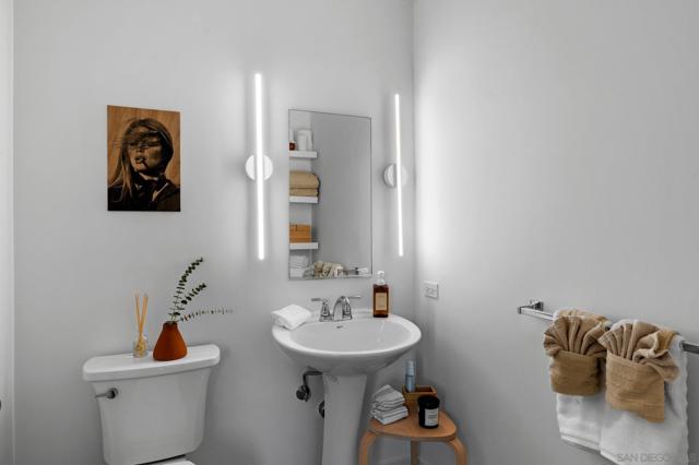 801 Ash St, San Diego CA: https://media.crmls.org/mediaz/78803852-c610-488f-920c-eb74fae44213.jpg