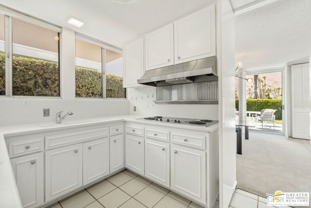 2723 S Kings Road, Palm Springs CA: https://media.crmls.org/mediaz/78803936-e94f-444d-94f4-267a034c713f.jpg