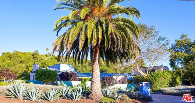 520 Barker Pass Road, Santa Barbara CA: https://media.crmls.org/mediaz/7880f32e-a2dc-40ae-97ac-1abba193bc46.jpg