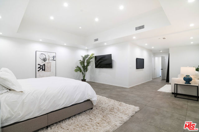3585 Alana Drive, Sherman Oaks CA: https://media.crmls.org/mediaz/7881db51-250b-4b44-a6e9-9a5b5dcfcdca.jpg