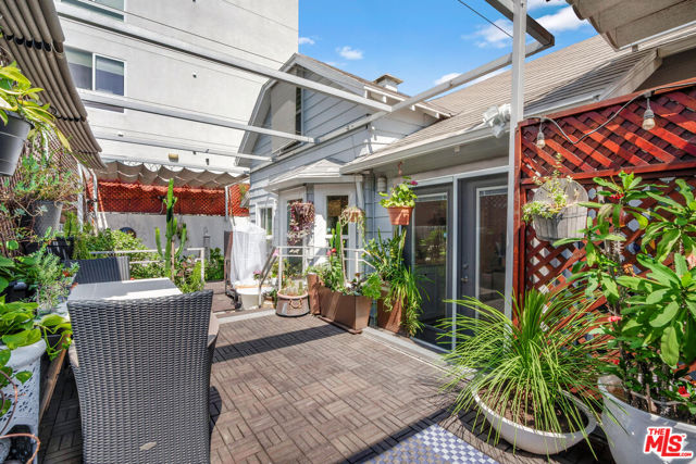 461 N St Andrews Place, Los Angeles CA: https://media.crmls.org/mediaz/788243d6-3164-4b9a-ae61-7308f76e7373.jpg