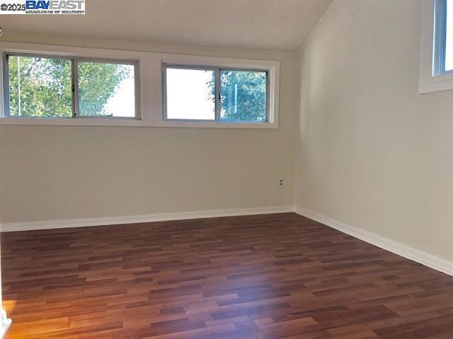 1707 Lincoln Ave, Alameda CA: https://media.crmls.org/mediaz/7882aef0-d217-40f5-9625-69a502d379e7.jpg