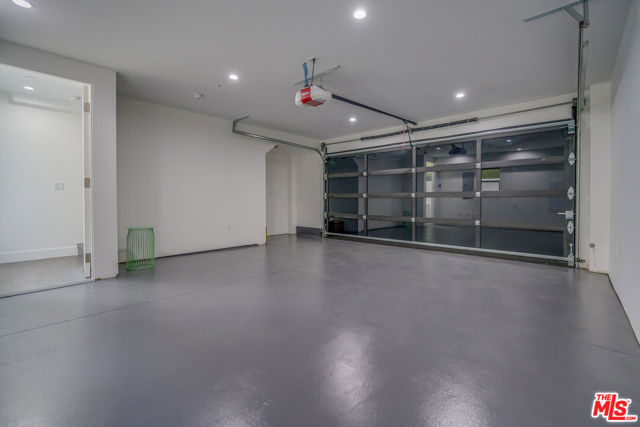 4422 S Riley Drive, Los Angeles CA: https://media.crmls.org/mediaz/7882ebdc-712d-46d0-96bd-f7863e6f179d.jpg