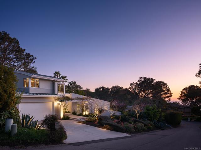 327 Pine Needles Dr, Del Mar CA: https://media.crmls.org/mediaz/78844dab-9b93-4dfa-a83d-1c5e65d01c0c.jpg