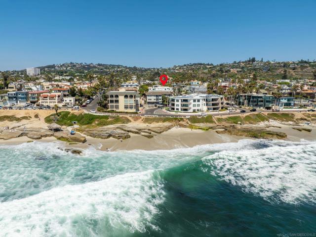 242 Playa Del Norte St, La Jolla CA: https://media.crmls.org/mediaz/78849134-5c13-477f-b38d-7df74e4f1a95.jpg