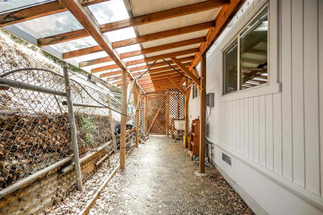 75 Kilkare Rd, Sunol CA: https://media.crmls.org/mediaz/78852dae-32e8-4a7a-8126-8658dccc801e.jpg