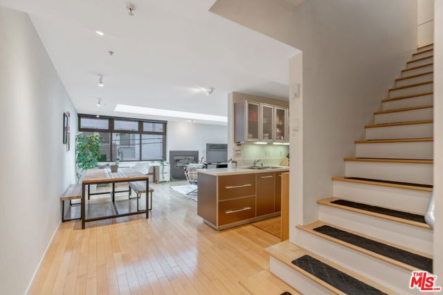 5806 Waring Avenue, Los Angeles CA: https://media.crmls.org/mediaz/78854008-8d37-4127-92c5-44cc09fa40ab.jpg