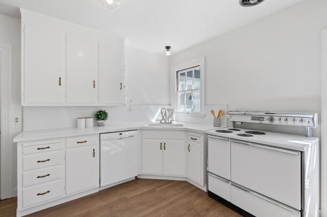 206 Frances Lane, Redwood City CA: https://media.crmls.org/mediaz/7885b24b-5493-4d6f-b08e-09e42ba06a13.jpg