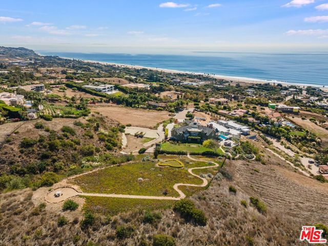 6277 Sea Star Drive, Malibu CA: https://media.crmls.org/mediaz/7886b05e-5a03-4fbf-92b7-5d967829e516.jpg