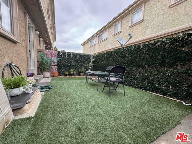 20159 Cohasset Street, Winnetka CA: https://media.crmls.org/mediaz/78875520-4e8d-4ea4-9bde-b01f3be0e0db.jpg
