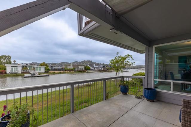 100 Lucky Drive, Corte Madera CA: https://media.crmls.org/mediaz/7887bcc2-23f3-49a4-8c05-8ae30fe0d5c6.jpg