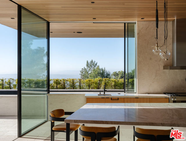 1520 Carla, Beverly Hills CA: https://media.crmls.org/mediaz/7887d83f-6884-4c79-9df7-472d869fad74.jpg