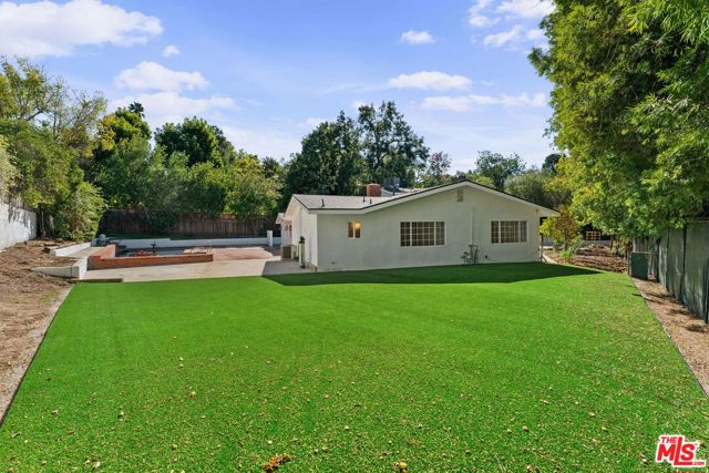 4800 Topeka Drive, Tarzana CA: https://media.crmls.org/mediaz/78882fa9-f69a-4332-91e4-1ac486efa50a.jpg