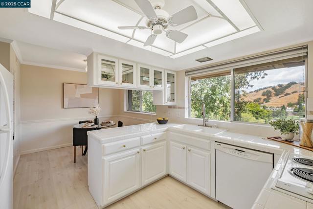 4021 Terra Granada Dr, Walnut Creek CA: https://media.crmls.org/mediaz/7888484a-938c-4fdd-896d-b68b3a5c5352.jpg