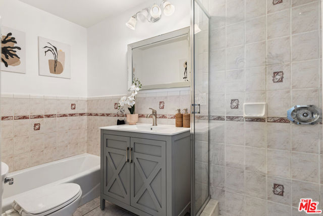 1205 Appleton Way, Venice CA: https://media.crmls.org/mediaz/788851fa-05c8-425f-9845-ebc0fff5db98.jpg