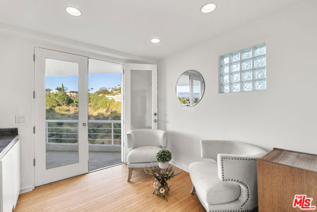 3670 Avenida Del Sol, Studio City CA: https://media.crmls.org/mediaz/788a8401-27fc-488d-bedc-a9c5d2aaefe9.jpg