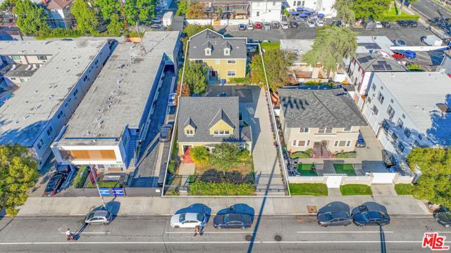 921 W 30th Street, Los Angeles CA: https://media.crmls.org/mediaz/788ab1e0-8a6f-4037-b27d-c8d806a20ae7.jpg