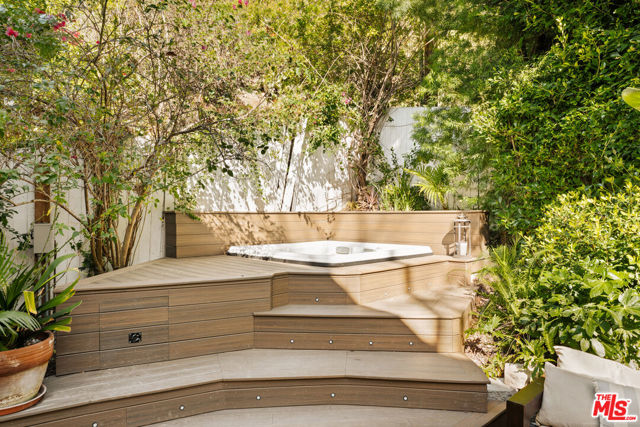 1110 N Beverly Glen Boulevard, Los Angeles CA: https://media.crmls.org/mediaz/788acb53-3a69-4ec0-8561-97db88eec6c7.jpg