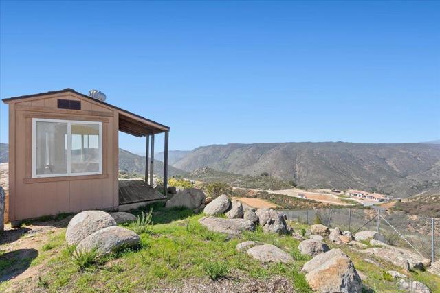 20403 Rancho Villa Rd, Ramona CA: https://media.crmls.org/mediaz/788ad02d-c332-4f71-b24c-a50bd5fb0fee.jpg