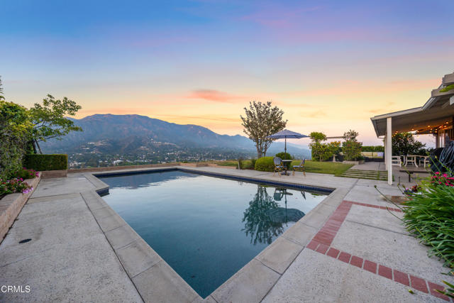 Detail Gallery Image 4 of 69 For 9670 Crystal View Dr., Tujunga,  CA 91042 - 3 Beds | 2 Baths