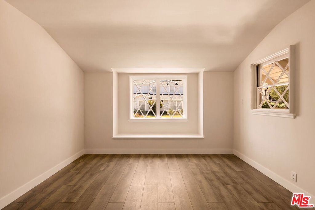 https://media.crmls.org/mediaz/788b33cb-d131-486a-9c51-365195891e85.jpg?preset=X-Large