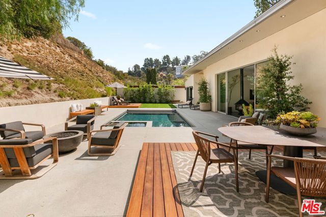 8137 Amor Road, Los Angeles CA: https://media.crmls.org/mediaz/788bc3f0-e288-4888-8860-4577282eddcf.jpg