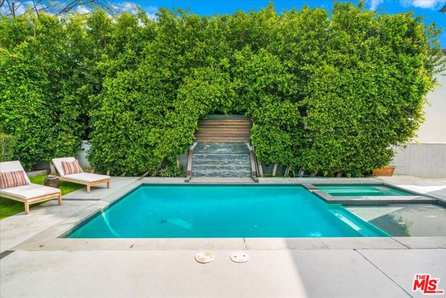 616 N FULLER Avenue, Los Angeles CA: https://media.crmls.org/mediaz/788bdfcd-7e2a-4589-8f98-f76c7c4c171b.jpg