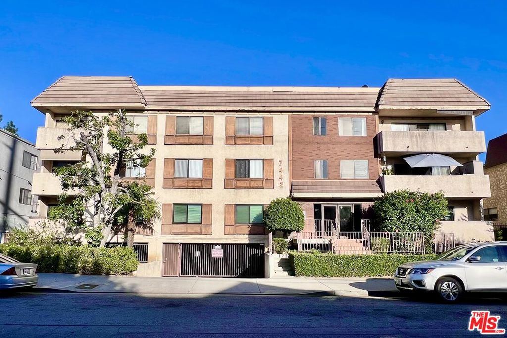 7442 Hazeltine Avenue #204