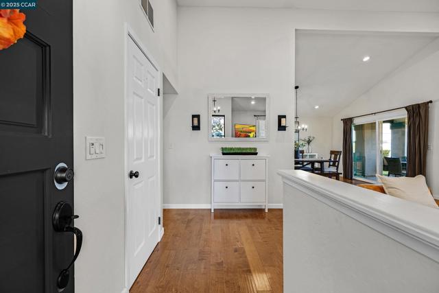 3716 Mesa Vista Dr, San Ramon CA: https://media.crmls.org/mediaz/788c4f8e-5e42-46f8-af68-8eb9e73c25e7.jpg