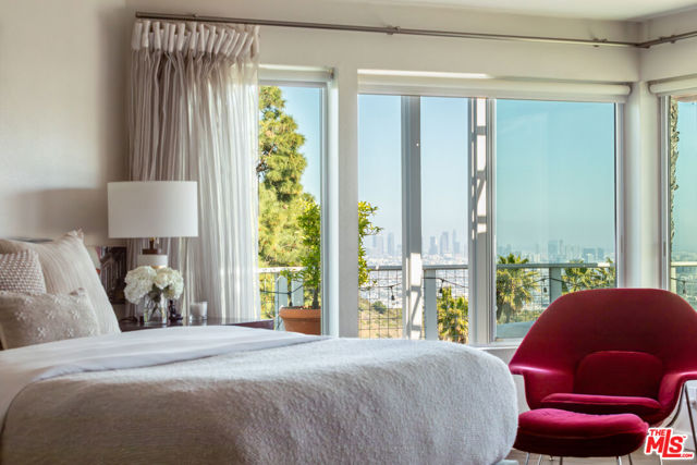 2224 Hercules Drive, Los Angeles CA: https://media.crmls.org/mediaz/788c63fd-6214-4690-803c-f75882ca0880.jpg