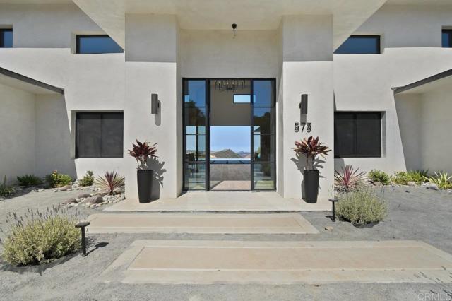 573 Lilac Ranch Rd, Alpine CA: https://media.crmls.org/mediaz/788cc8cd-b35d-4639-911d-ce124885f27c.jpg