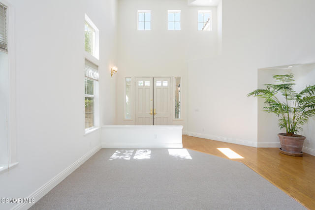 1034 Lambourne Place, Oak Park CA: https://media.crmls.org/mediaz/788cf714-1dfa-42b0-8eeb-8cdc0d158b68.jpg